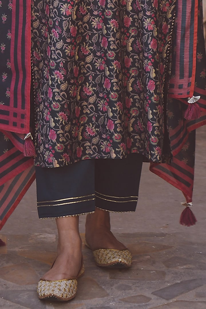 Blue Embroidered Kurta Set by Karaj Jaipur at Pernia's Pop Up Shop