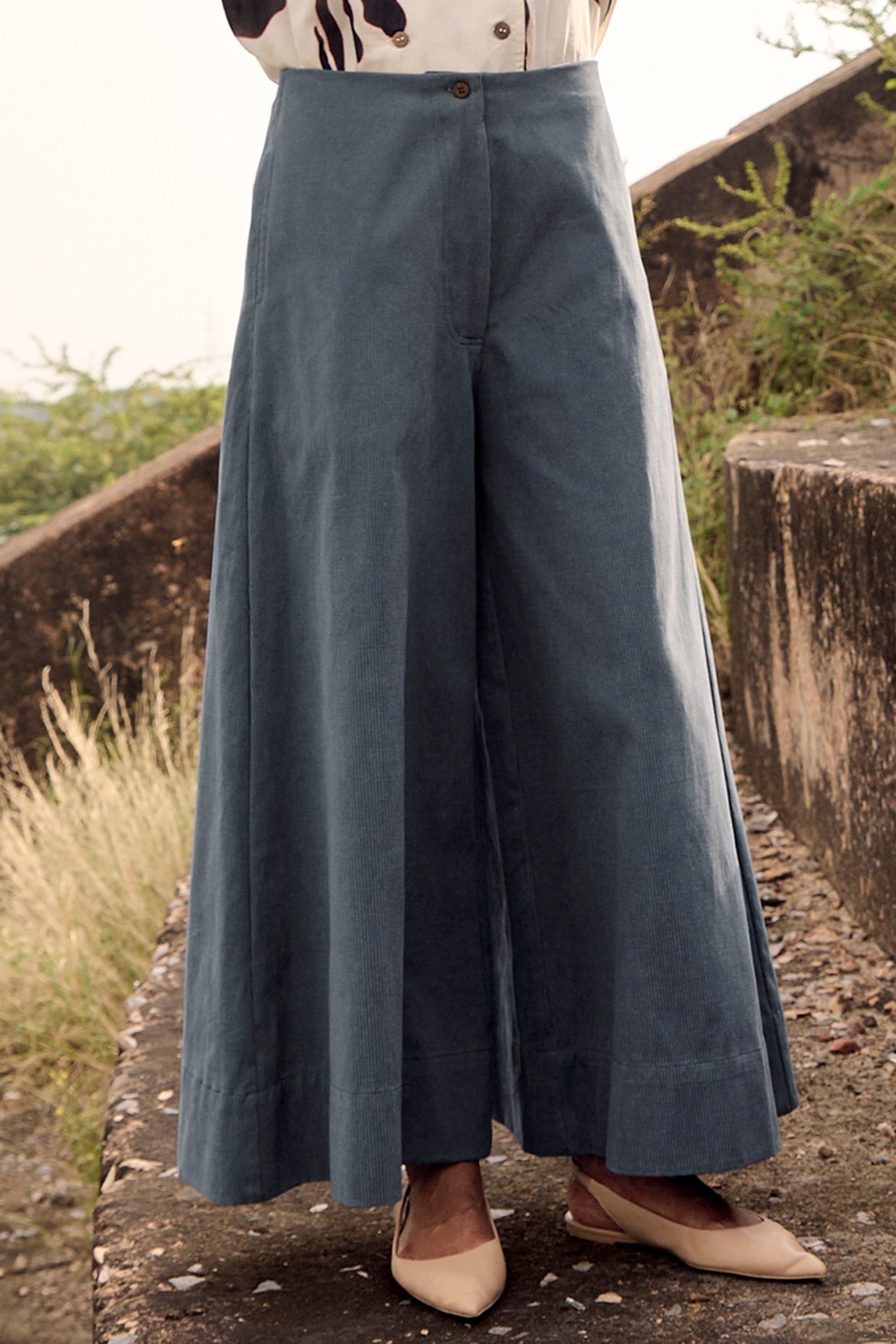 Buy Lyush Women's Navy & Grey Brocade Yoke Kurta With Brocade Pants Online  at Best Price | Distacart