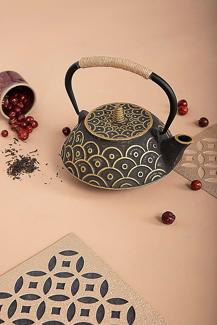The Japanese Sage Tea Pot In Black by THOA