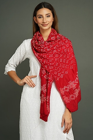 Red Bandhani Stole by DUSALA  ACCESSORIES