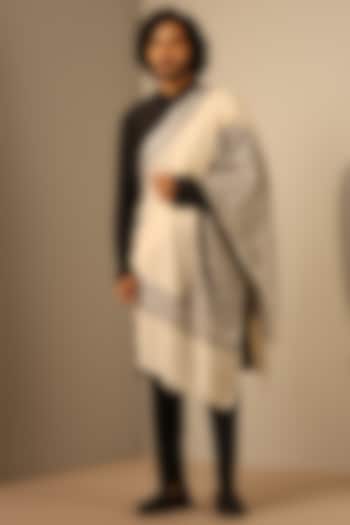 Off-White Handmade Pashmina Shawl by Dusala Men