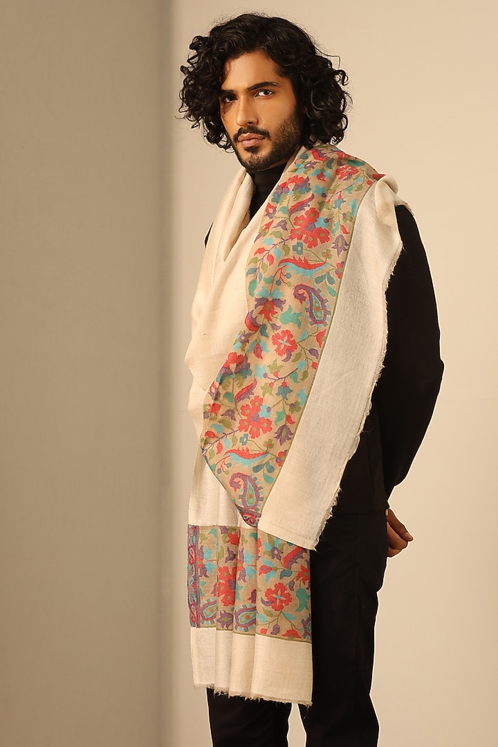 Off-White Cashmere Fine Wool Stole by Dusala Men at Pernia's Pop Up Shop