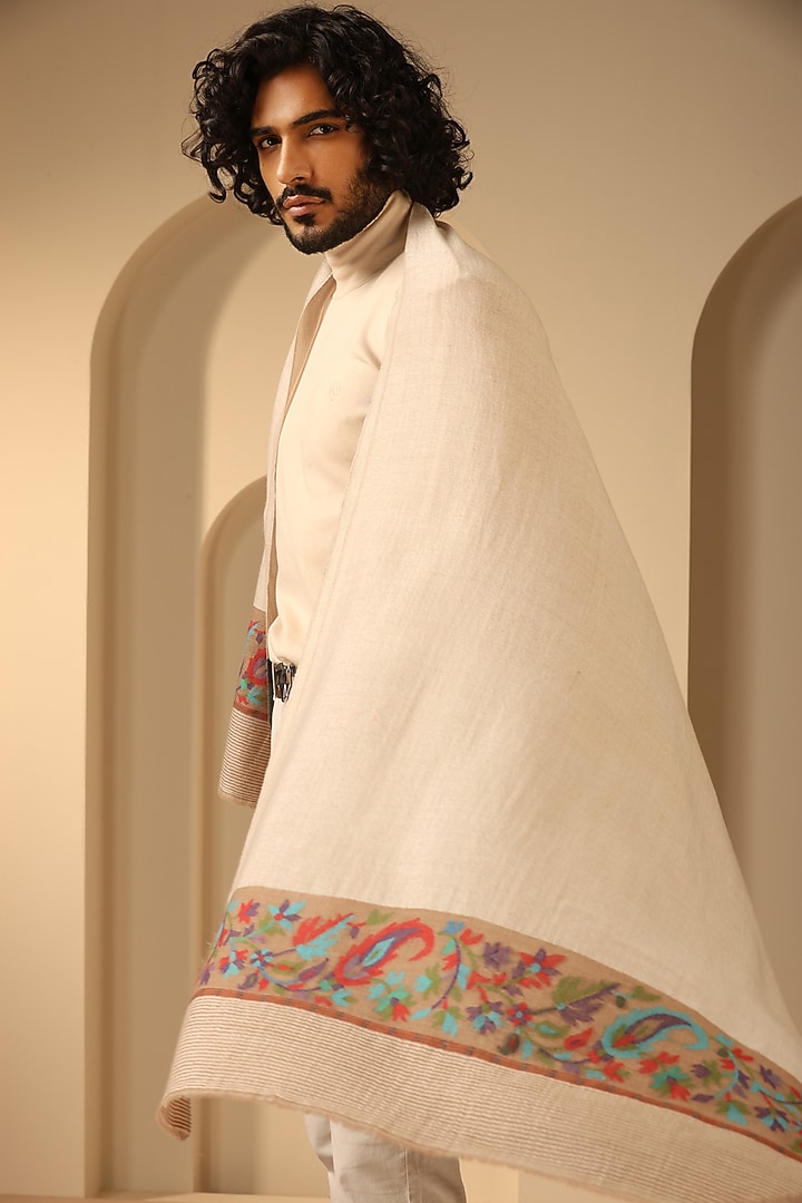 Off-White Cashmere Fine Wool Stole by Dusala Men at Pernia's Pop Up Shop