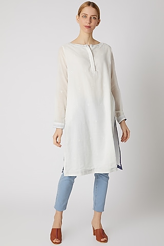 White Muslin Jamdani Kurta by DVAA
