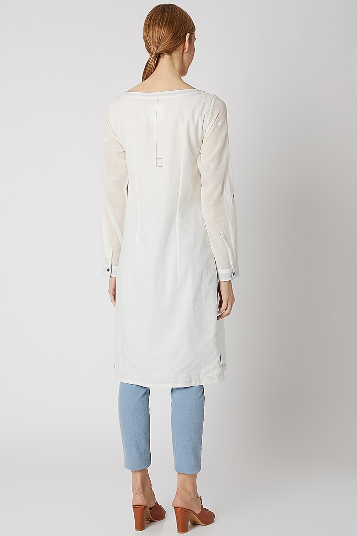 White Muslin Jamdani Kurta by DVAA at Pernia's Pop Up Shop