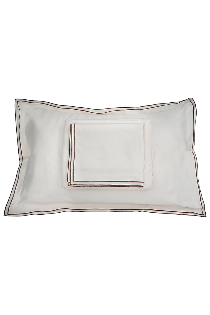 Cream Cotton Bedsheet Set by Veda Homes