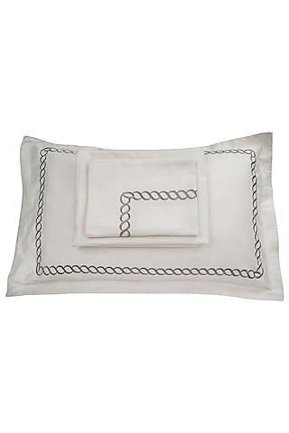 Cream Cotton Bedsheet Set by Veda Homes