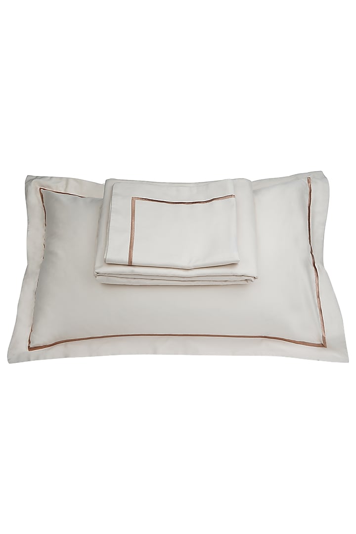 Cream Cotton Bedsheet Set by Veda Homes