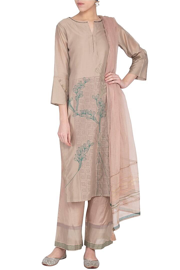 Sand Embroidered Kurta Set by Devnaagri at Pernia's Pop Up Shop