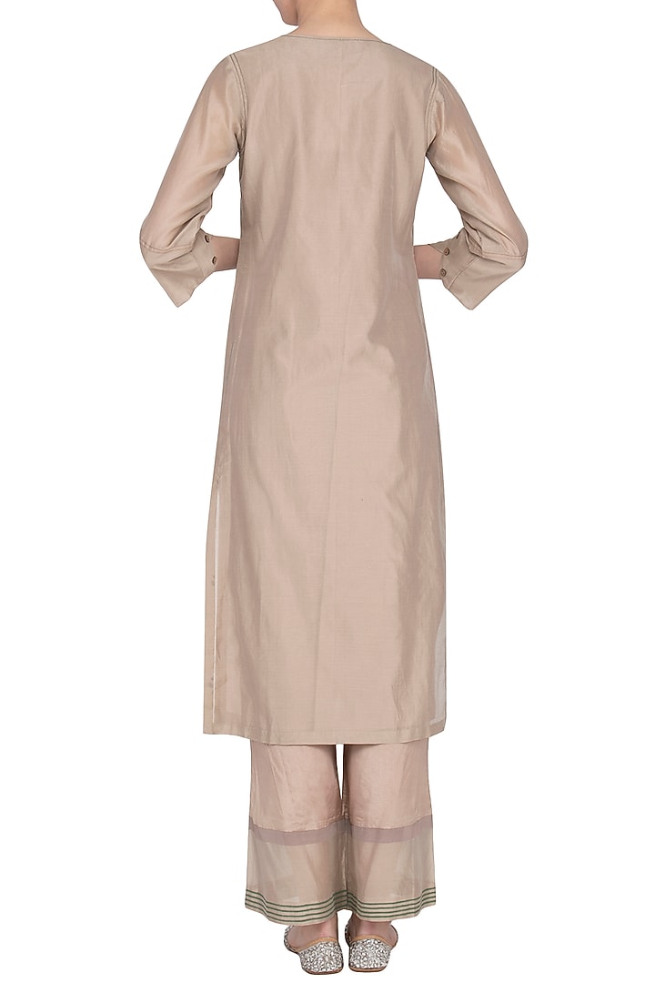 Sand Embroidered Kurta Set by Devnaagri at Pernia's Pop Up Shop