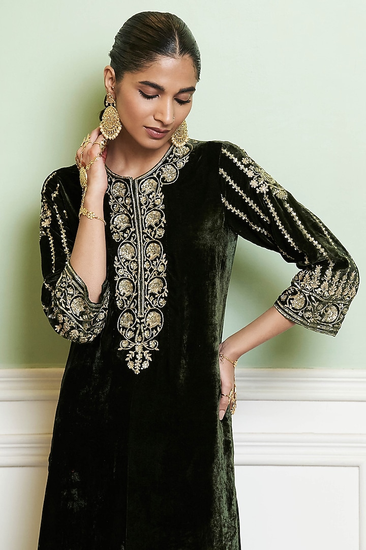 Emerald Green Velvet Zardosi Embroidered Straight Kurta Set by Devnaagri at Pernia's Pop Up Shop