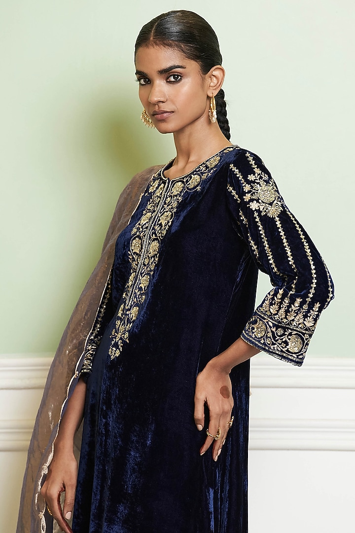 Navy Blue Velvet Zardosi Embroidered Straight Kurta Set by Devnaagri at Pernia's Pop Up Shop
