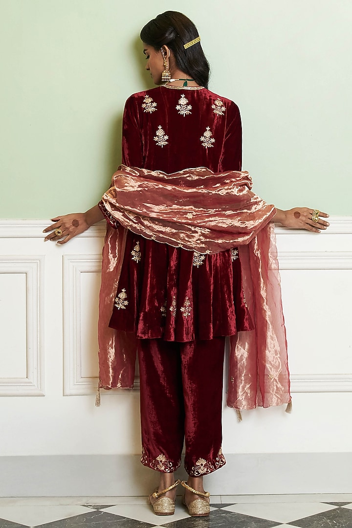 Maroon Velvet Zardosi Embroidered Straight Kurta Set by Devnaagri at Pernia's Pop Up Shop