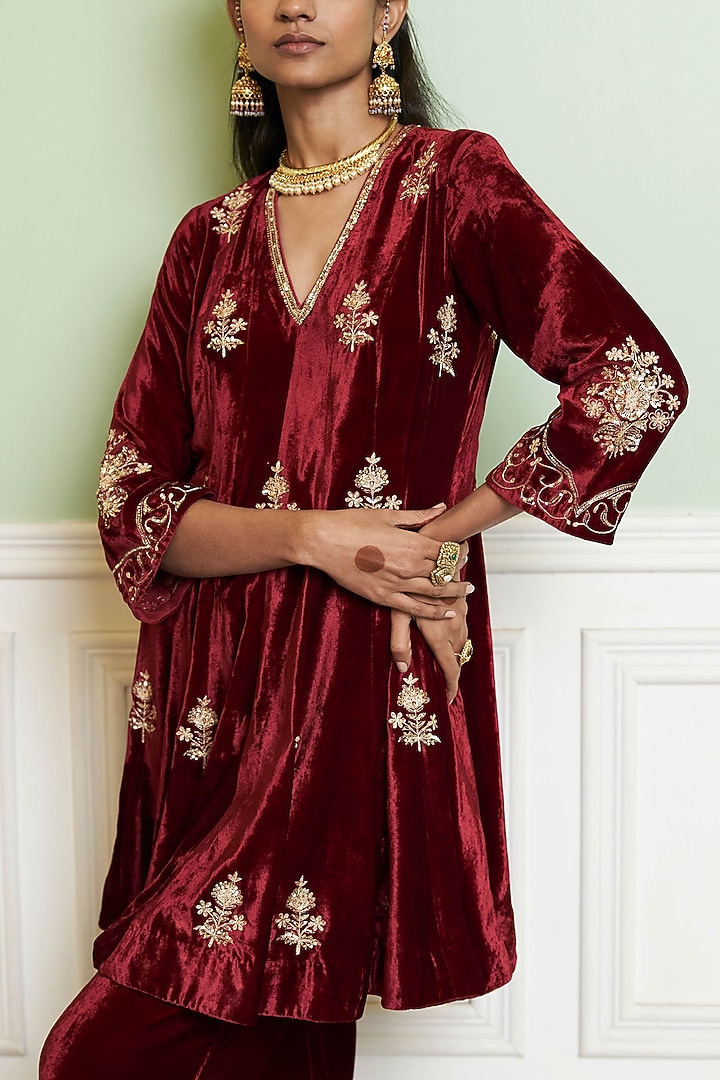 Maroon Velvet Zardosi Embroidered Straight Kurta Set by Devnaagri at Pernia's Pop Up Shop