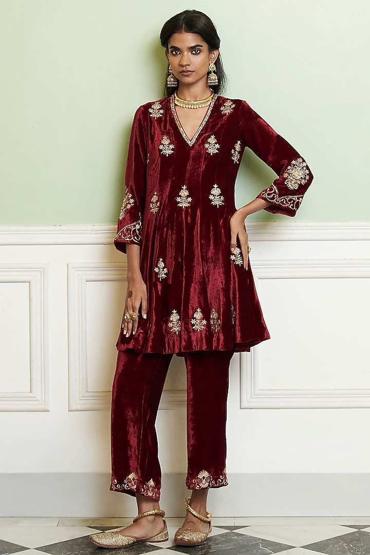 Maroon Velvet Zardosi Embroidered Straight Kurta Set by Devnaagri at Pernia's Pop Up Shop