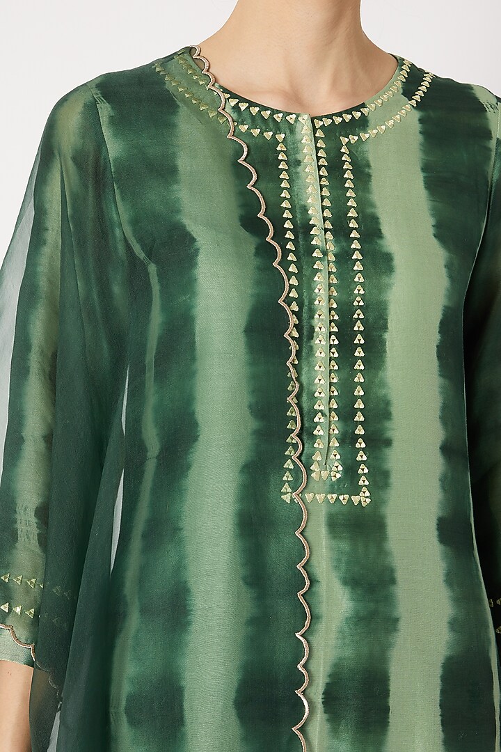 Green Tie-Dye Printed Kurta Set by Devnaagri at Pernia's Pop Up Shop