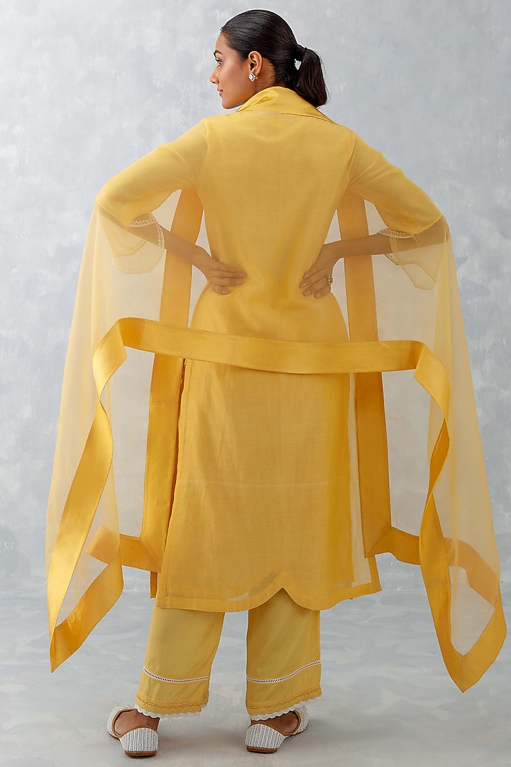 Mango Yellow Chanderi Embroidered Kurta Set by Devnaagri at Pernia's Pop Up Shop