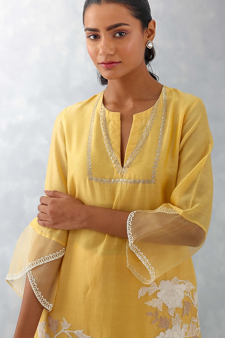 Mango Yellow Chanderi Embroidered Kurta Set by Devnaagri at Pernia's Pop Up Shop