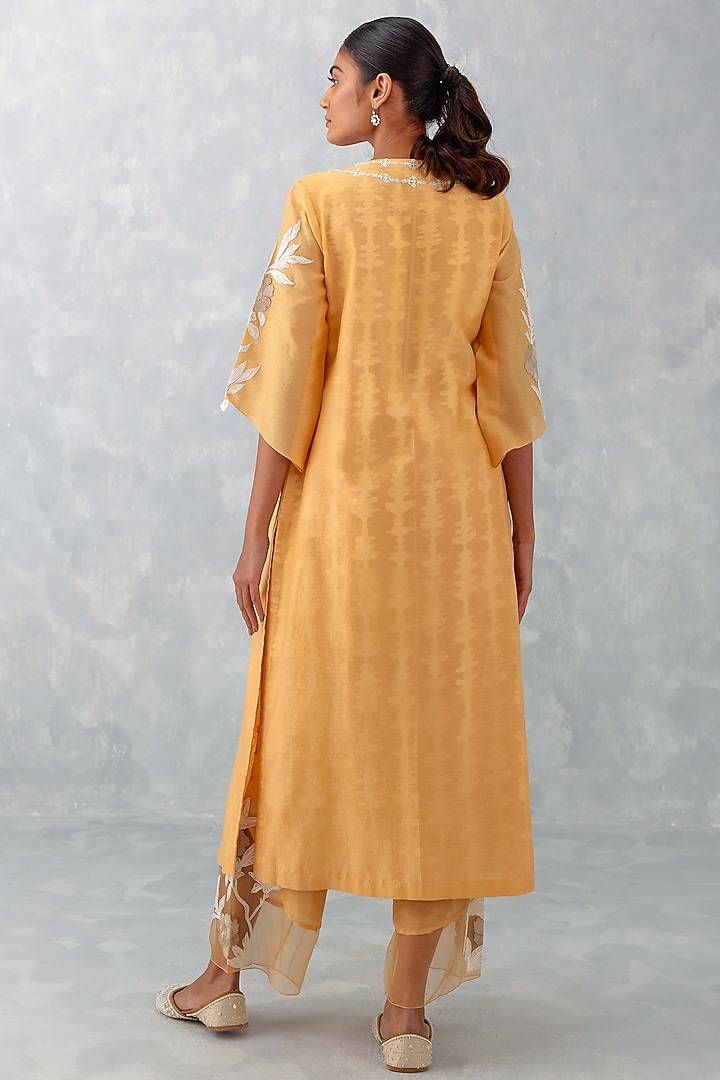 Peach Chanderi Embroidered & Printed Kurta Set by Devnaagri at Pernia's Pop Up Shop