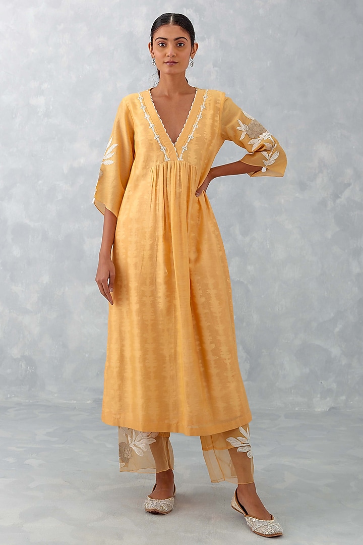 Peach Chanderi Embroidered & Printed Kurta Set by Devnaagri at Pernia's Pop Up Shop