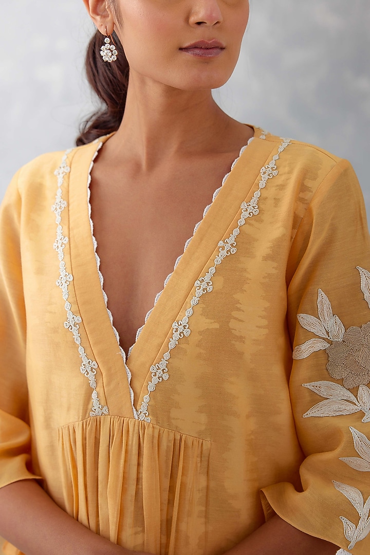 Peach Chanderi Embroidered & Printed Kurta Set by Devnaagri at Pernia's Pop Up Shop