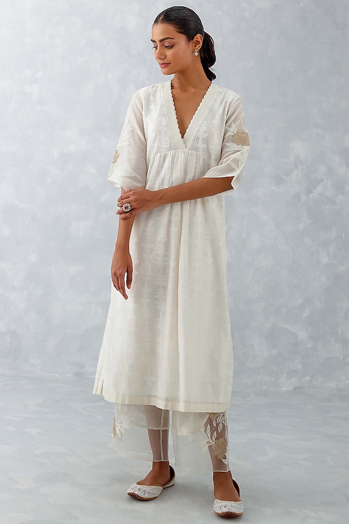 Ivory Chanderi Embroidered & Printed Kurta Set by Devnaagri at Pernia's Pop Up Shop