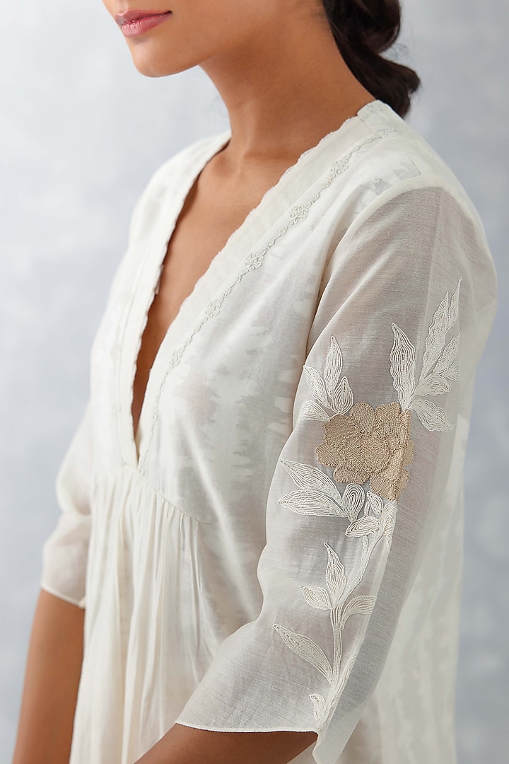 Ivory Chanderi Embroidered & Printed Kurta Set by Devnaagri at Pernia's Pop Up Shop