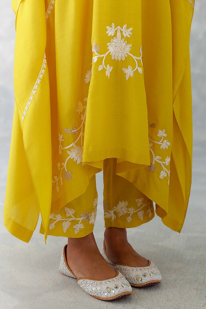Yellow Muslin Embroidered Kaftan Set by Devnaagri at Pernia's Pop Up Shop