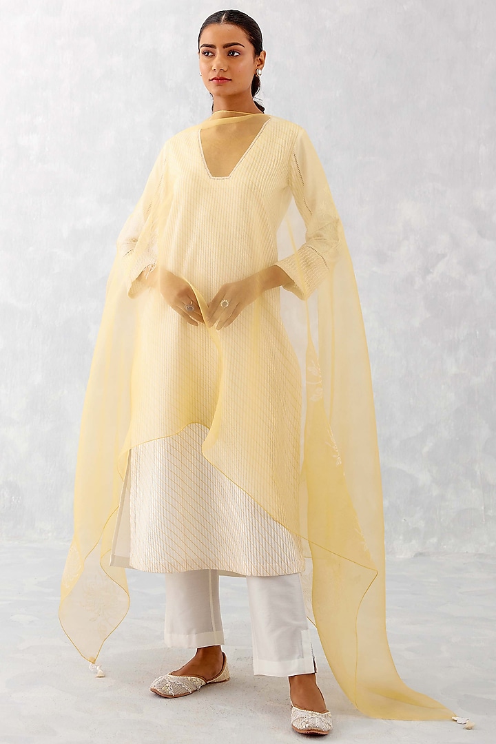 Ivory Cotton Silk Blend Embroidered Kurta Set by Devnaagri at Pernia's Pop Up Shop