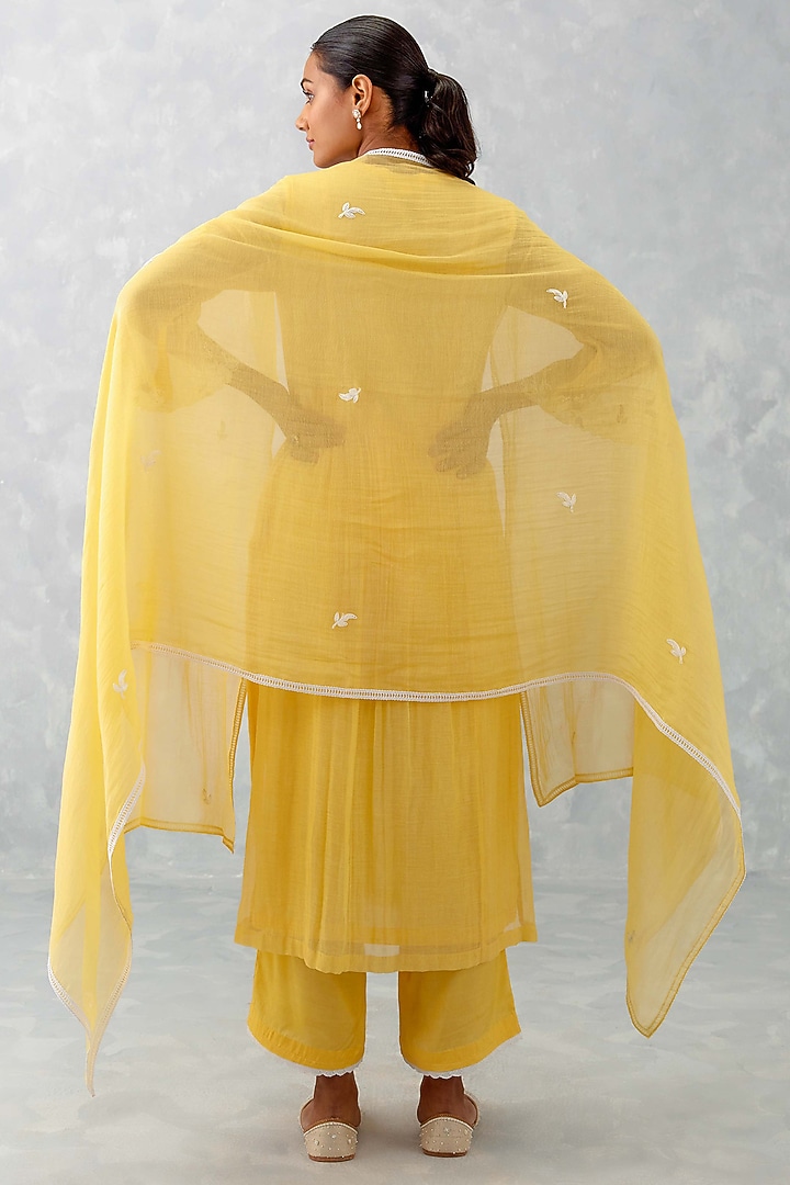 Mango Yellow Chanderi Embroidered Kurta Set by Devnaagri at Pernia's Pop Up Shop