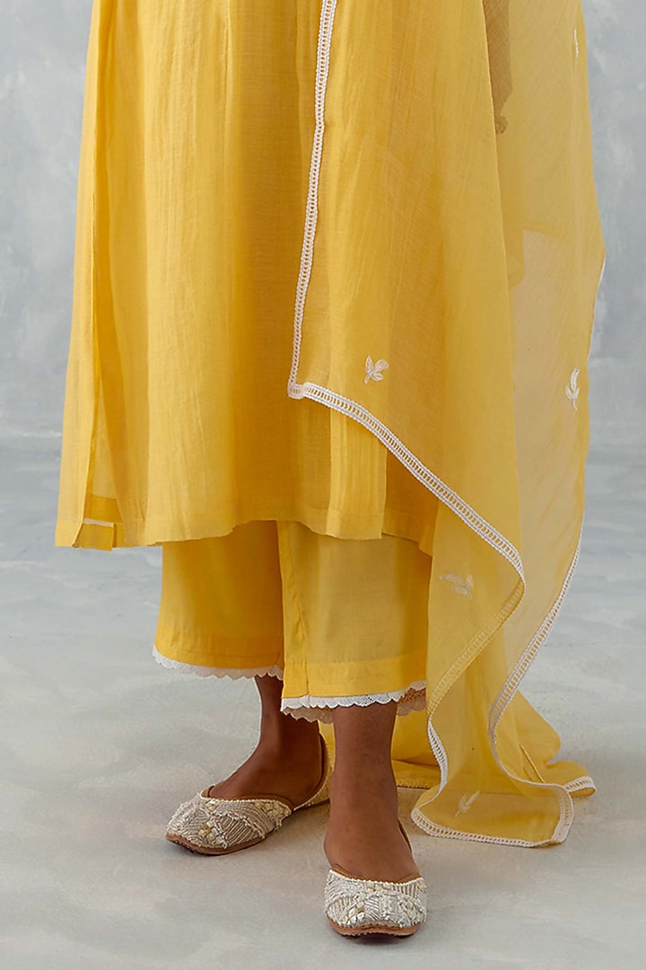 Mango Yellow Chanderi Embroidered Kurta Set by Devnaagri at Pernia's Pop Up Shop