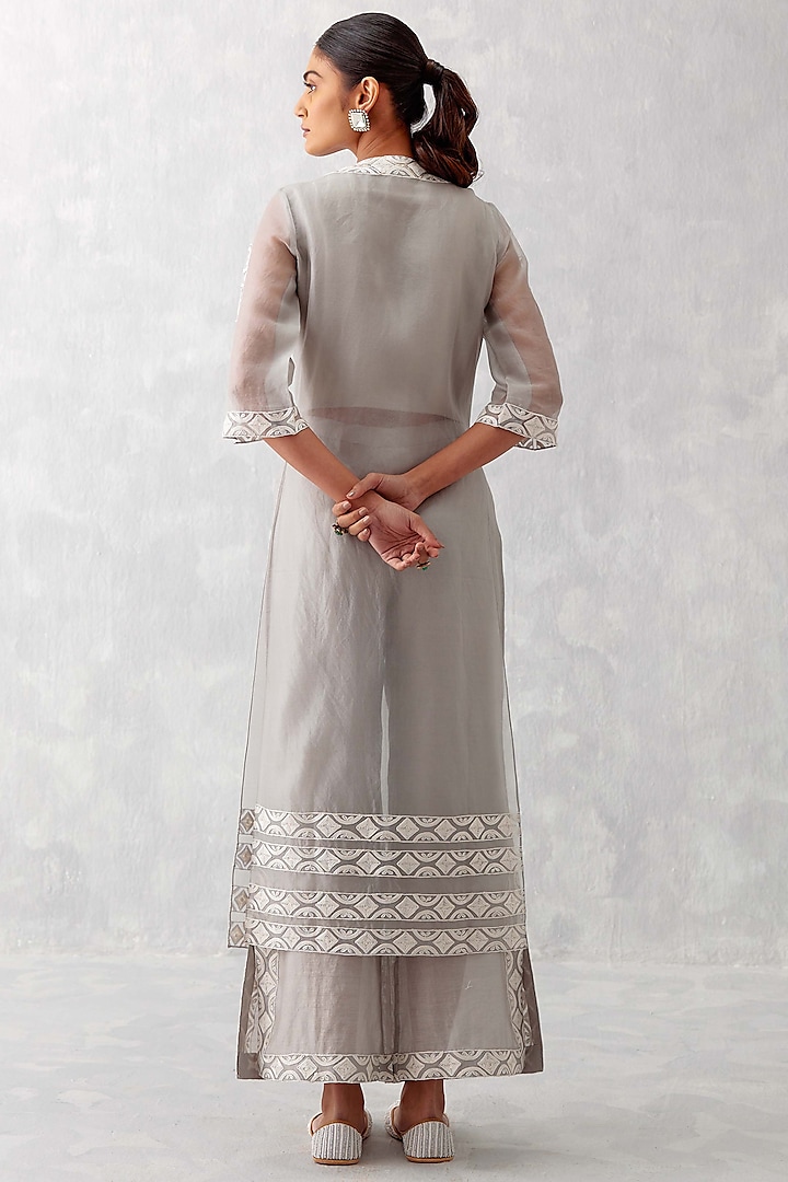 Grey Silk Organza Embroidered Kurta Set by Devnaagri at Pernia's Pop Up Shop