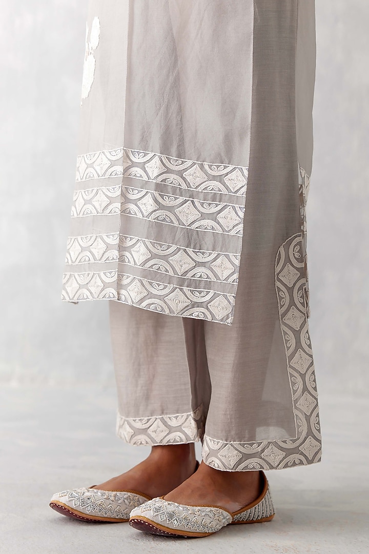 Grey Silk Organza Embroidered Kurta Set by Devnaagri at Pernia's Pop Up Shop