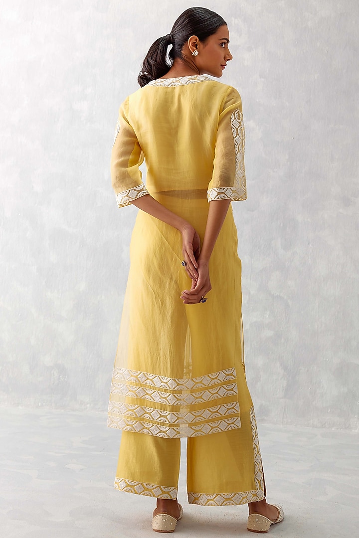 Mango Yellow Silk Organza Embroidered Kurta Set By Devnaagri At Pernia