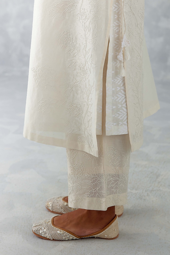 Ivory Silk Chanderi Printed & Embroidered Kurta Set by Devnaagri at Pernia's Pop Up Shop