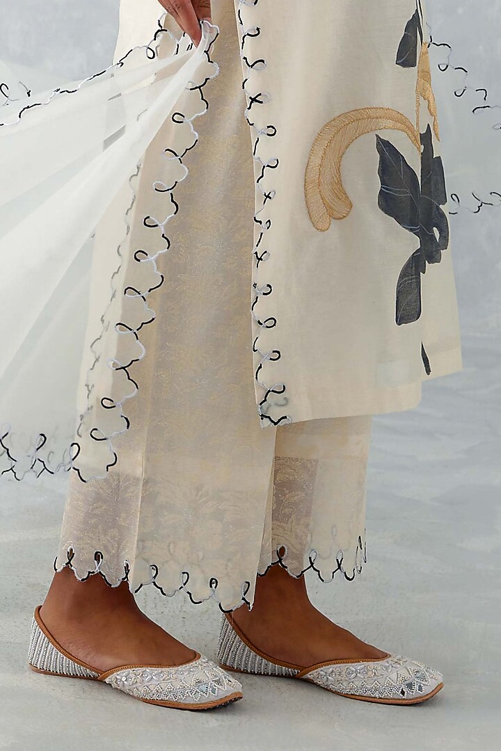 Ivory Silk Chanderi Hand Painted Kurta Set by Devnaagri at Pernia's Pop Up Shop