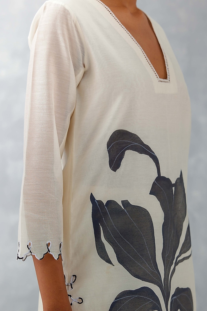 Ivory Silk Chanderi Hand Painted Kurta Set by Devnaagri at Pernia's Pop Up Shop