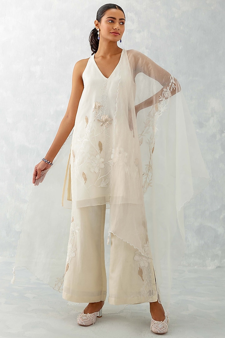 Ivory Silk Organza Embroidered Kurta Set by Devnaagri at Pernia's Pop Up Shop