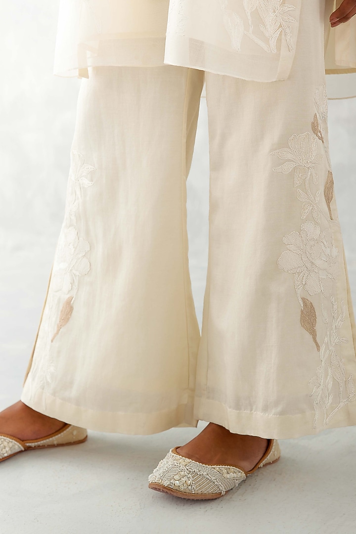 Ivory Silk Organza Embroidered Kurta Set by Devnaagri at Pernia's Pop Up Shop