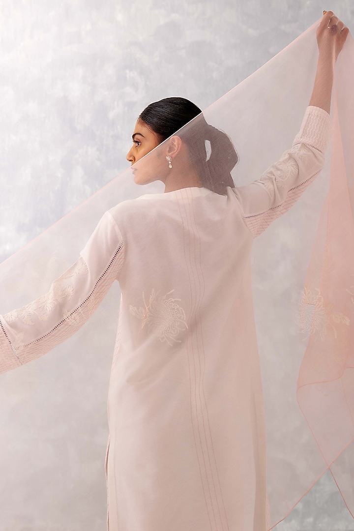 Ivory Cotton Silk Blend Thread Embroidered Kurta Set by Devnaagri at Pernia's Pop Up Shop