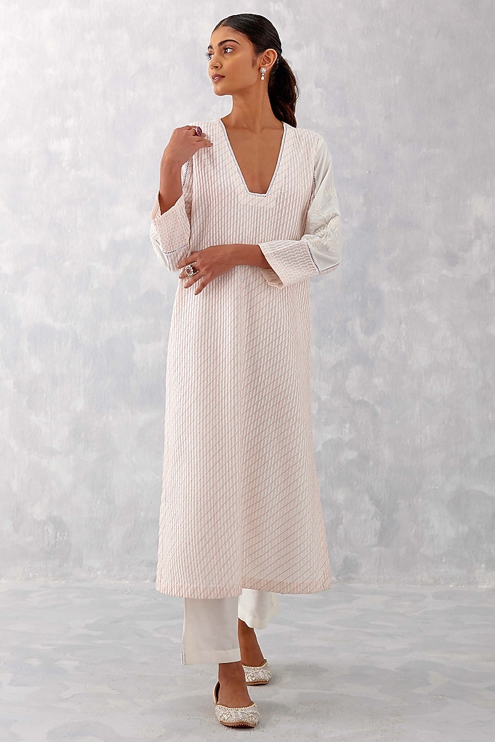 Ivory Cotton Silk Blend Thread Embroidered Kurta Set by Devnaagri at Pernia's Pop Up Shop