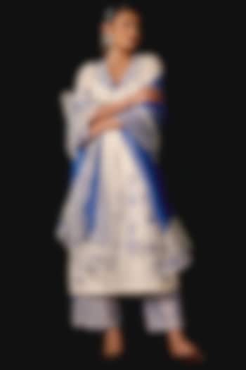 Ivory Silk Chanderi Resham Embroidered Kurta Set by Devnaagri at Pernia's Pop Up Shop