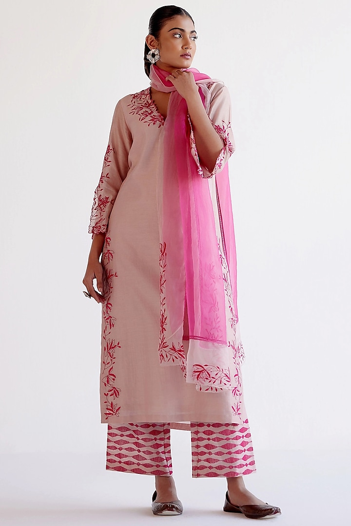 Blush Pink Silk Chanderi Resham Embroidered Kurta Set by Devnaagri at Pernia's Pop Up Shop
