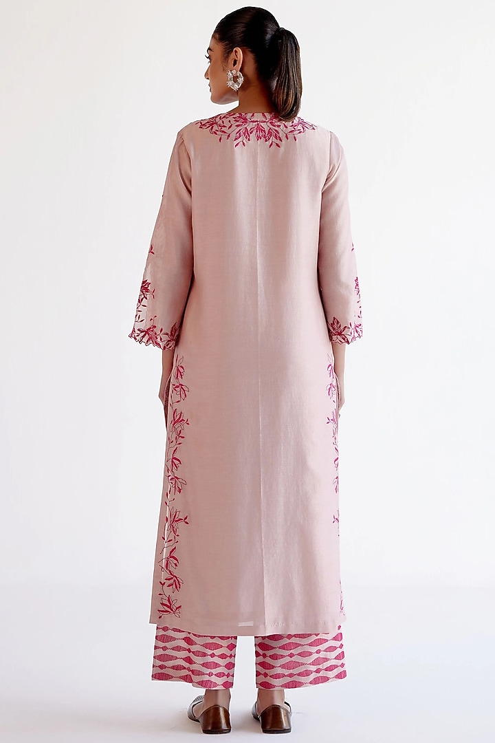 Blush Pink Silk Chanderi Resham Embroidered Kurta Set by Devnaagri at Pernia's Pop Up Shop