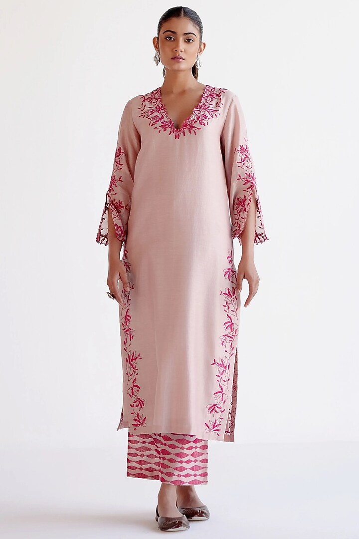 Blush Pink Silk Chanderi Resham Embroidered Kurta Set by Devnaagri at Pernia's Pop Up Shop
