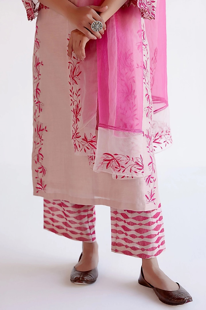 Blush Pink Silk Chanderi Resham Embroidered Kurta Set by Devnaagri at Pernia's Pop Up Shop