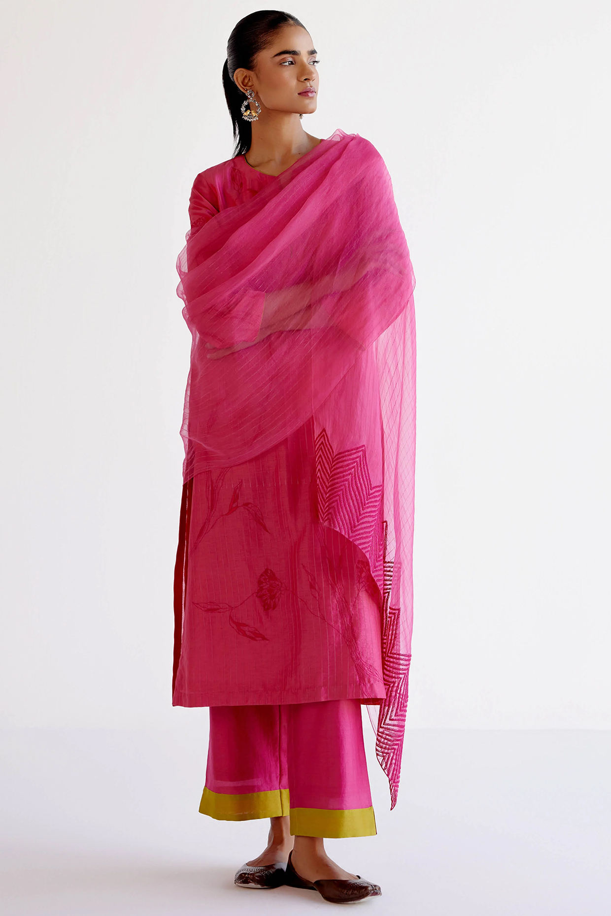 Fuchsia Silk Chanderi Printed & Resham Work Kurta Set by Devnaagri at Pernia's Pop Up Shop