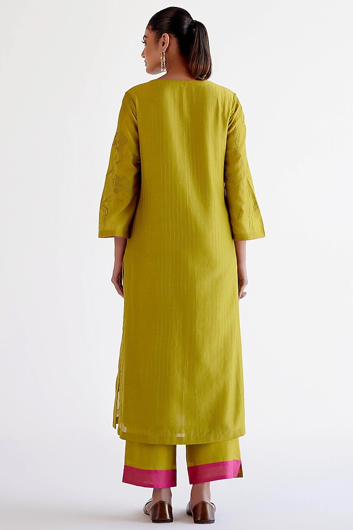 Green Silk Chanderi Resham Embroidered Kurta Set by Devnaagri at Pernia's Pop Up Shop