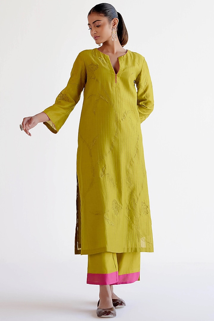 Green Silk Chanderi Resham Embroidered Kurta Set by Devnaagri at Pernia's Pop Up Shop