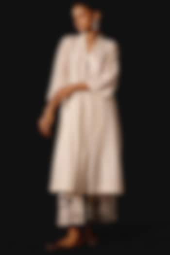 Ivory Silk Chanderi Resham Embroidered Kurta Set by Devnaagri at Pernia's Pop Up Shop